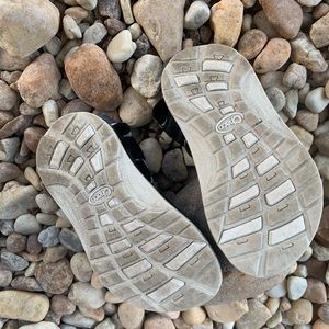 Size 10 little boys Chacos